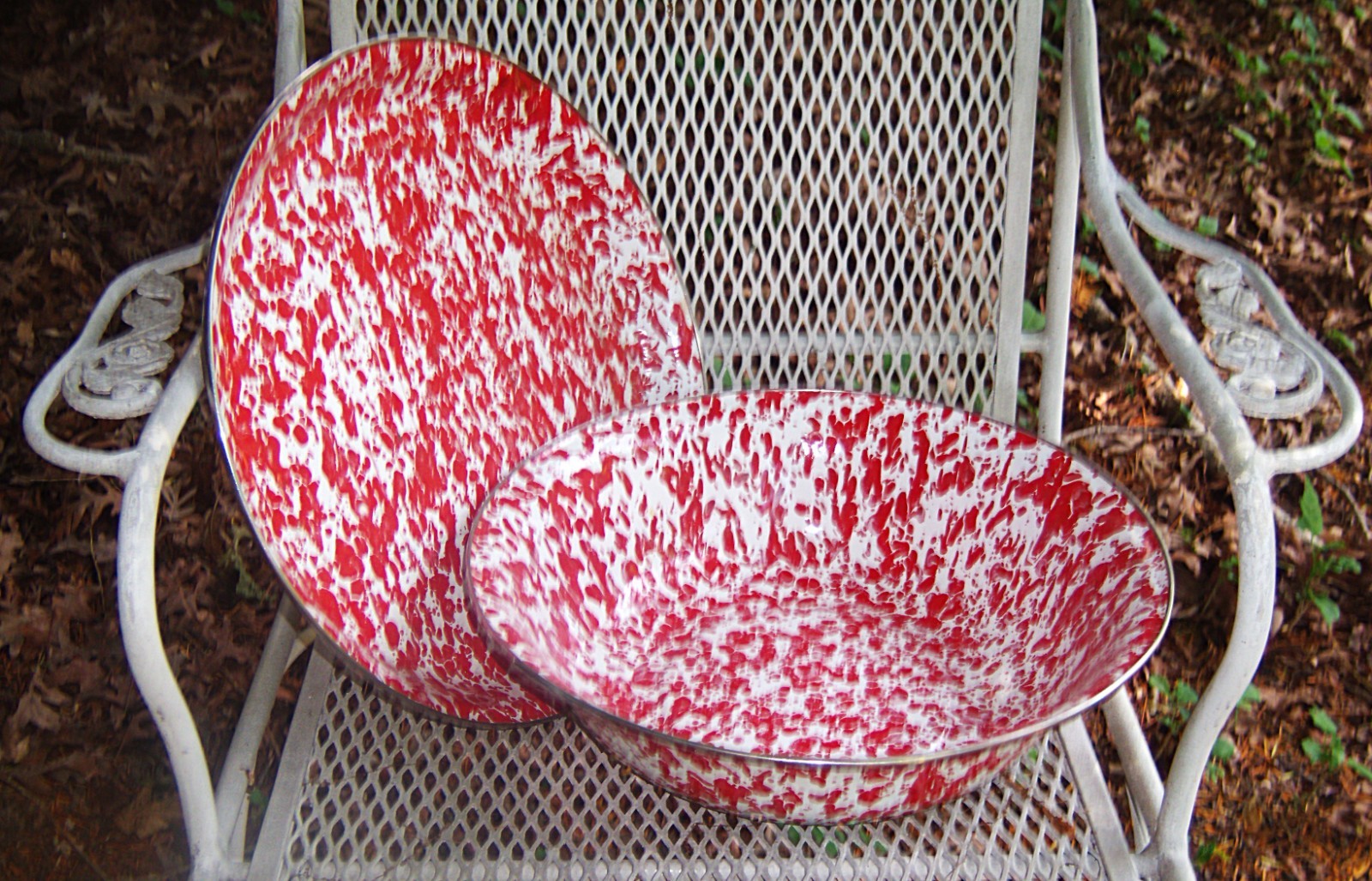 ENAMELWARE BOWL TRAY Red White Spatter Golden Rabbit Vintage Style Country Party