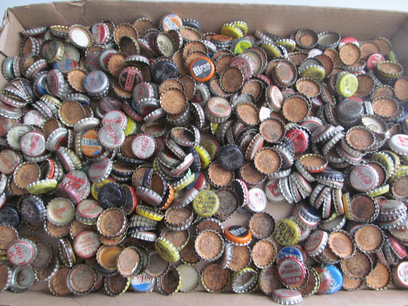 100 VINTAGE CORK SODA POP BOTTLE SODA CAPS RANDOM GRAB BAG VINTAGE SODA CAPS