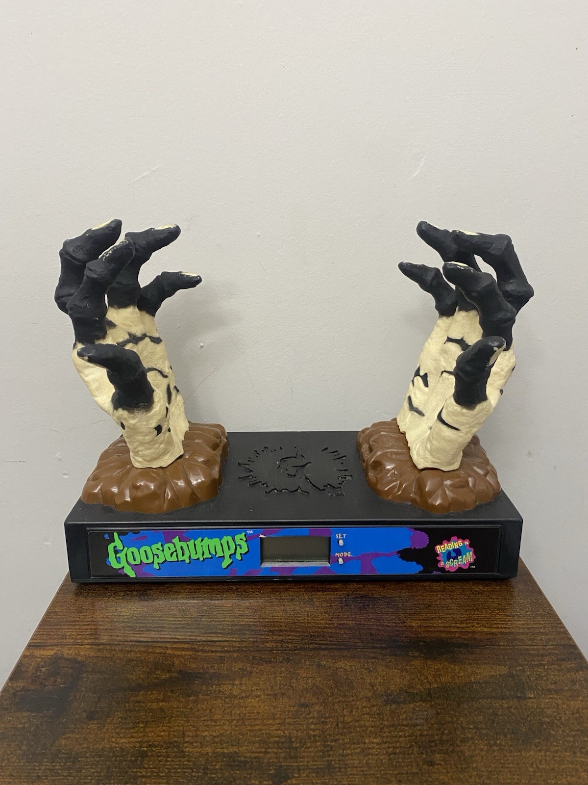 Goosebumps alarm clock and bookstand from 1996 Rare (Read)
