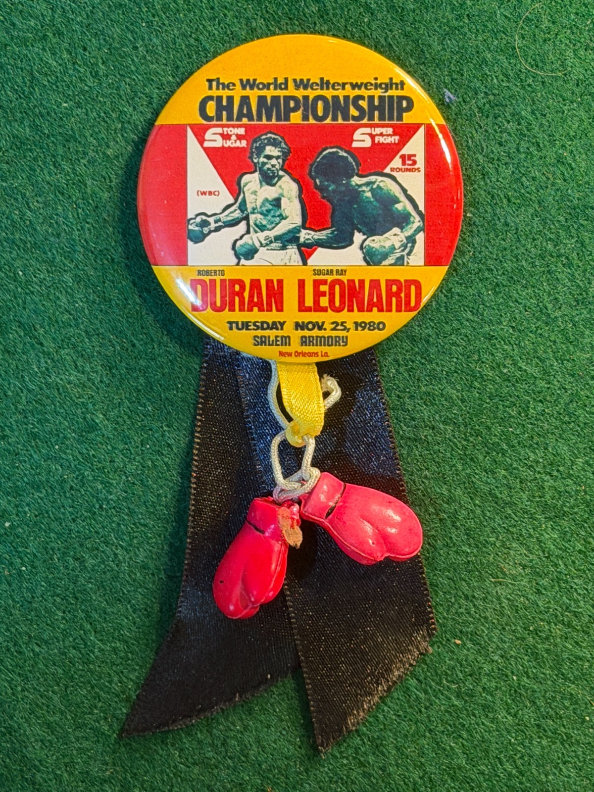 1980 Retro Style LEONARD DURAN Boxing Welter CHAMPION 2-1/4″ RP Pin w/ Charms
