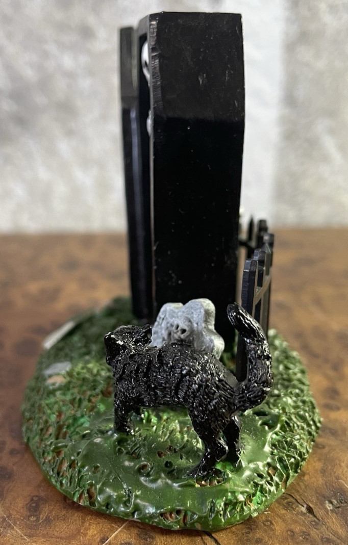 Lemax Spooky Town Figurine Spooky Graveyard #62201 Ret. 2006 Skeleton Black Cat