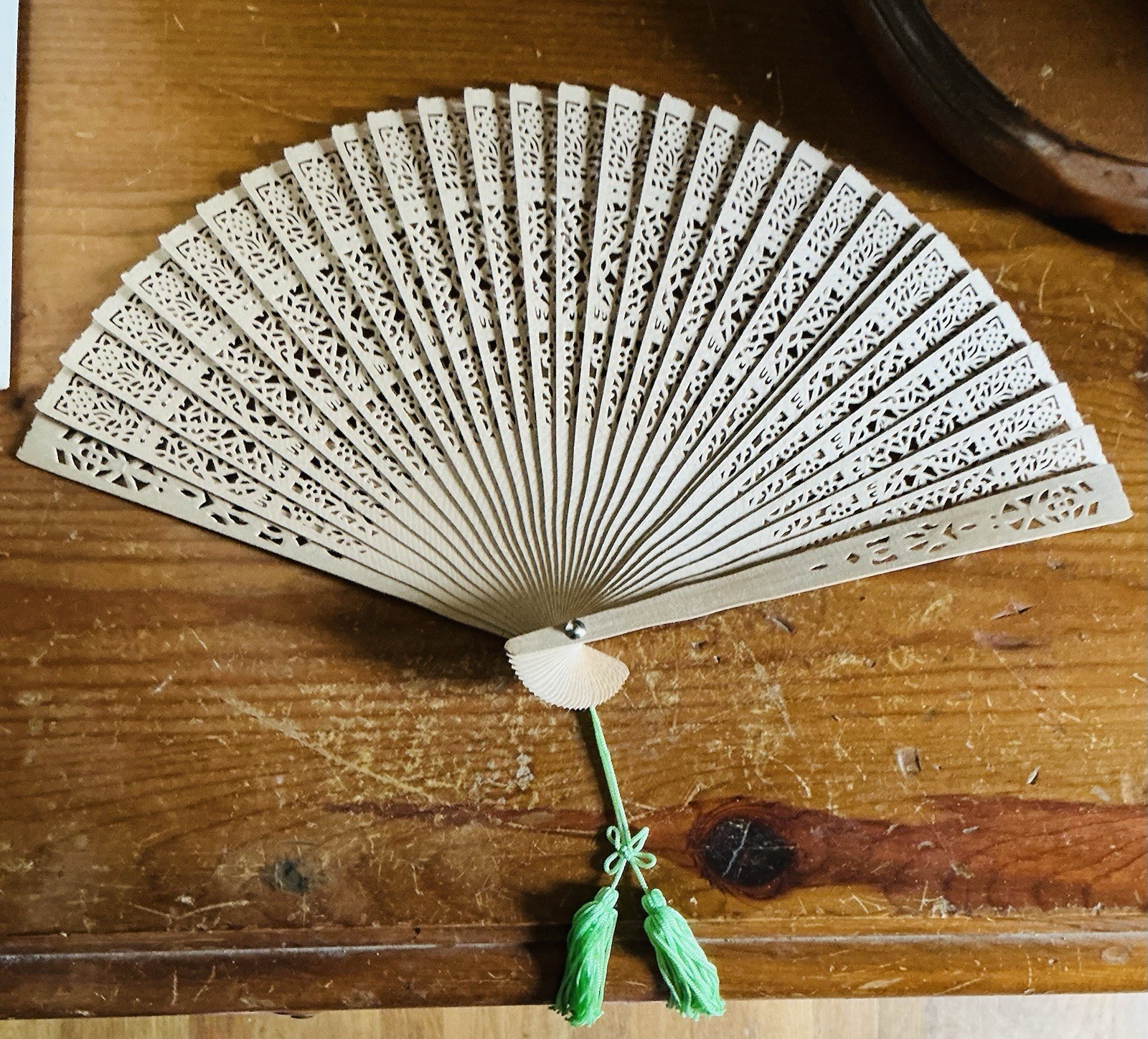 Vintage Chinese Suzhou Sandalwood Hand Fan ORIGINAL BOX NEW!! FREE SHIPPING