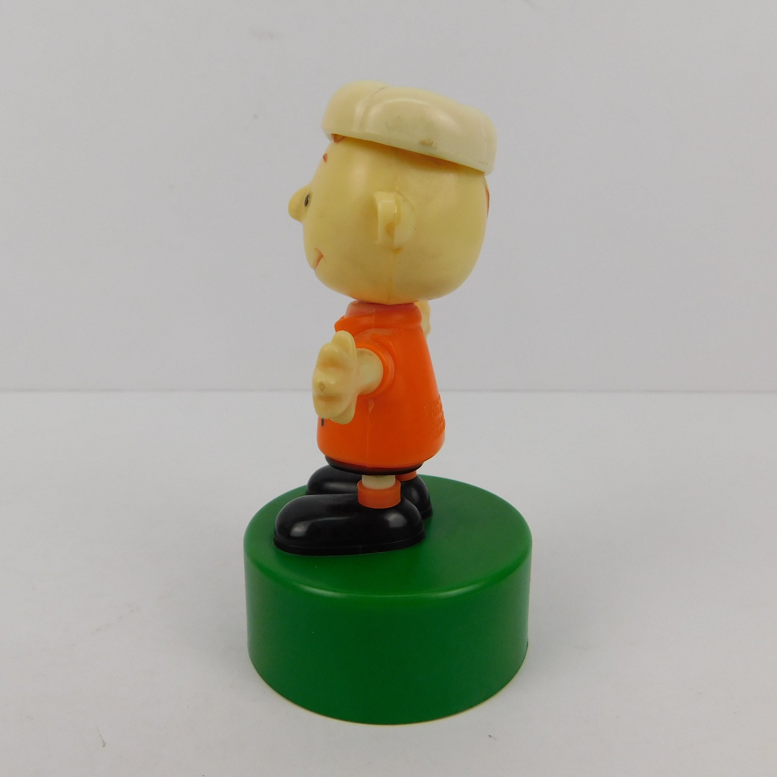 Vtg. CHARLIE BROWN Push Button Puppet by Ideal, 4.25″ Peanuts Made in Hong Kong