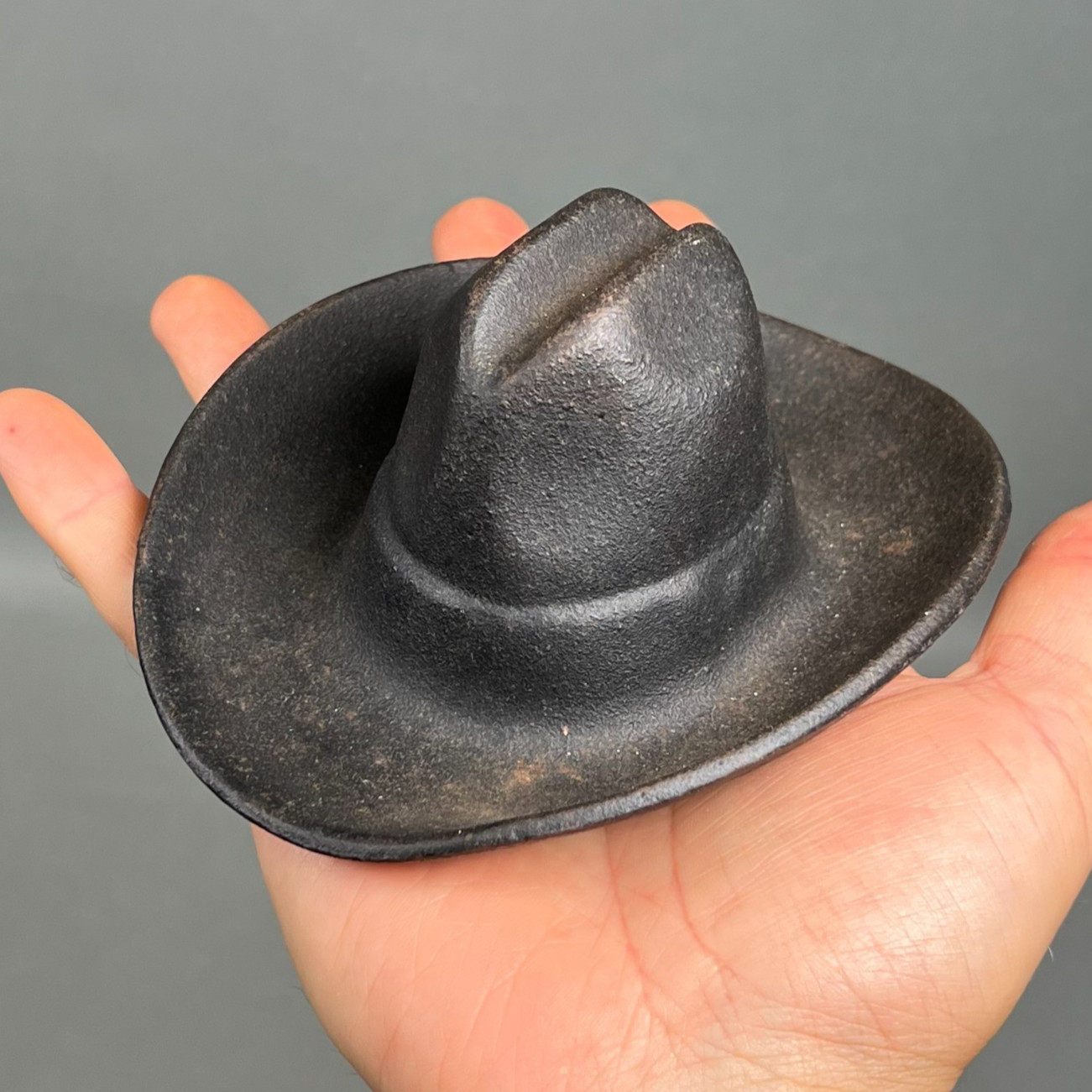 Vintage Heavy Cast Iron Cowboy Hat Ashtray Paperweight Doorstop 5.25″ Western