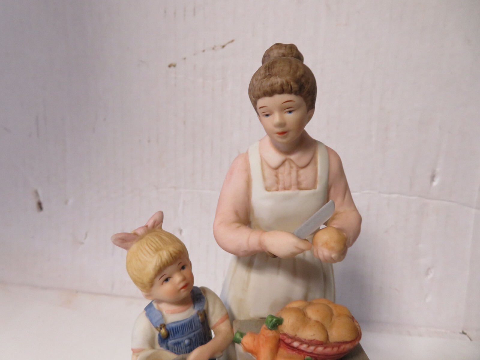 Homco Vintage Denim Days 1985 “HELPING MOM” Figurine – #8821