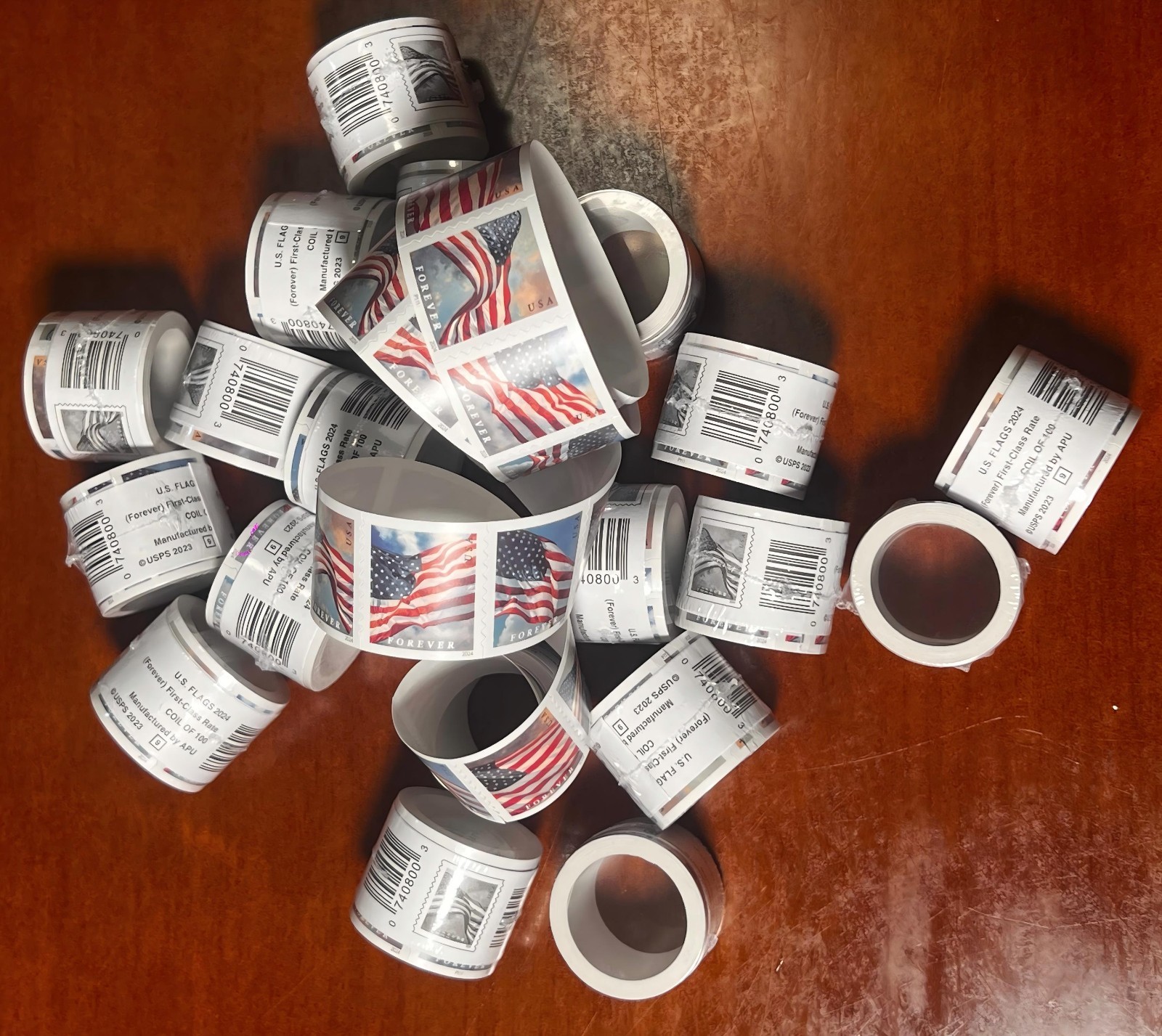 NEWEST 10 ROLLS OF 100 POSTAGE FREE SHIPPING!!!!-1000PCS, NEW SEALED!