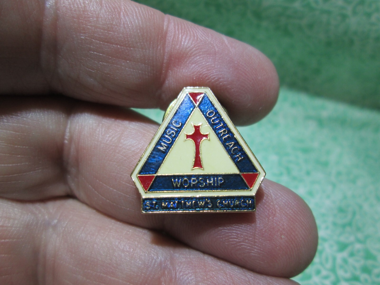 Vintage Lapel Pin St. Matthew’s Church – Music Outreach Worship – Rare -/ 6A