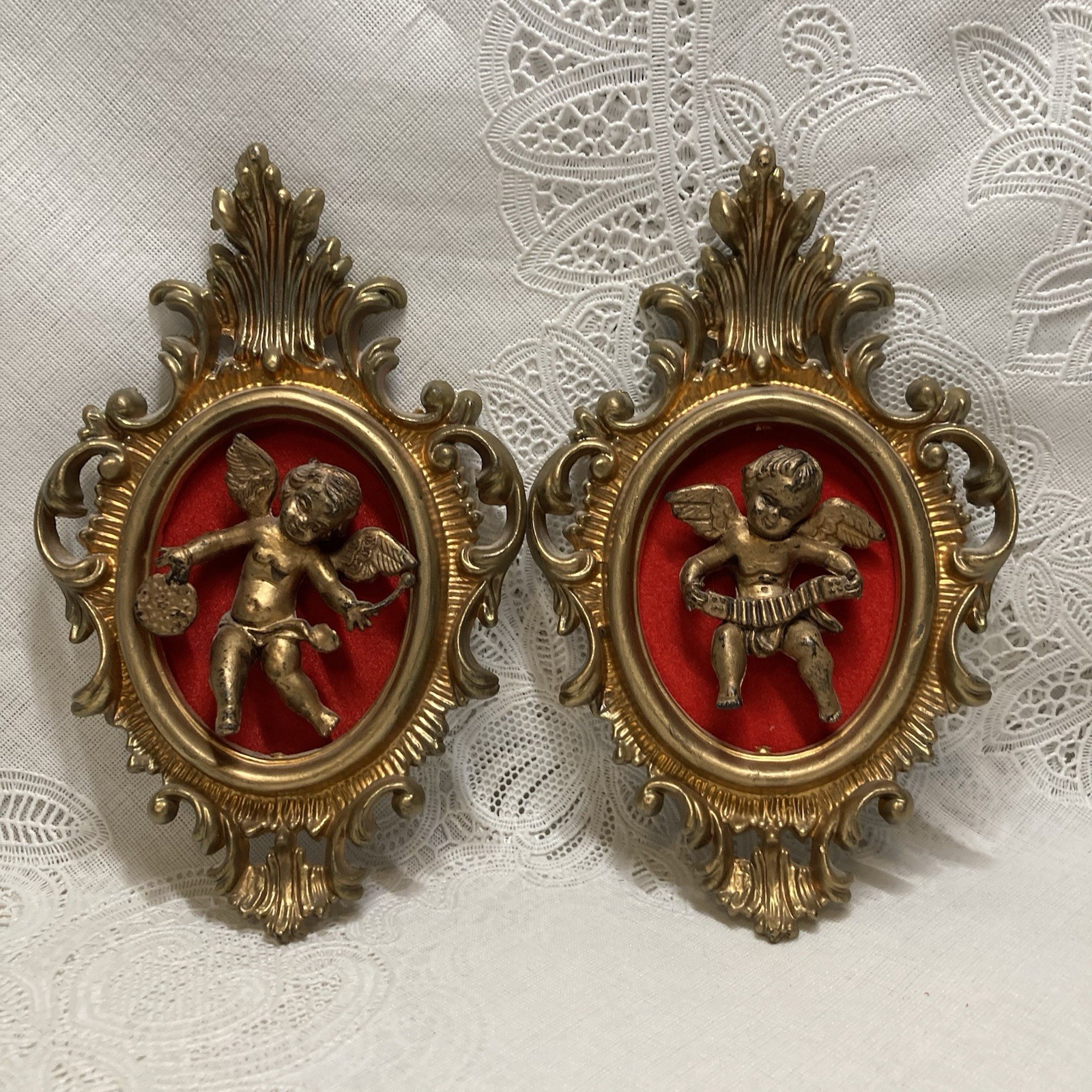 VTG Ornate 3D Plastic Cherub Plaques 2 Gold & Red Accordion And Gong – Hong Kong
