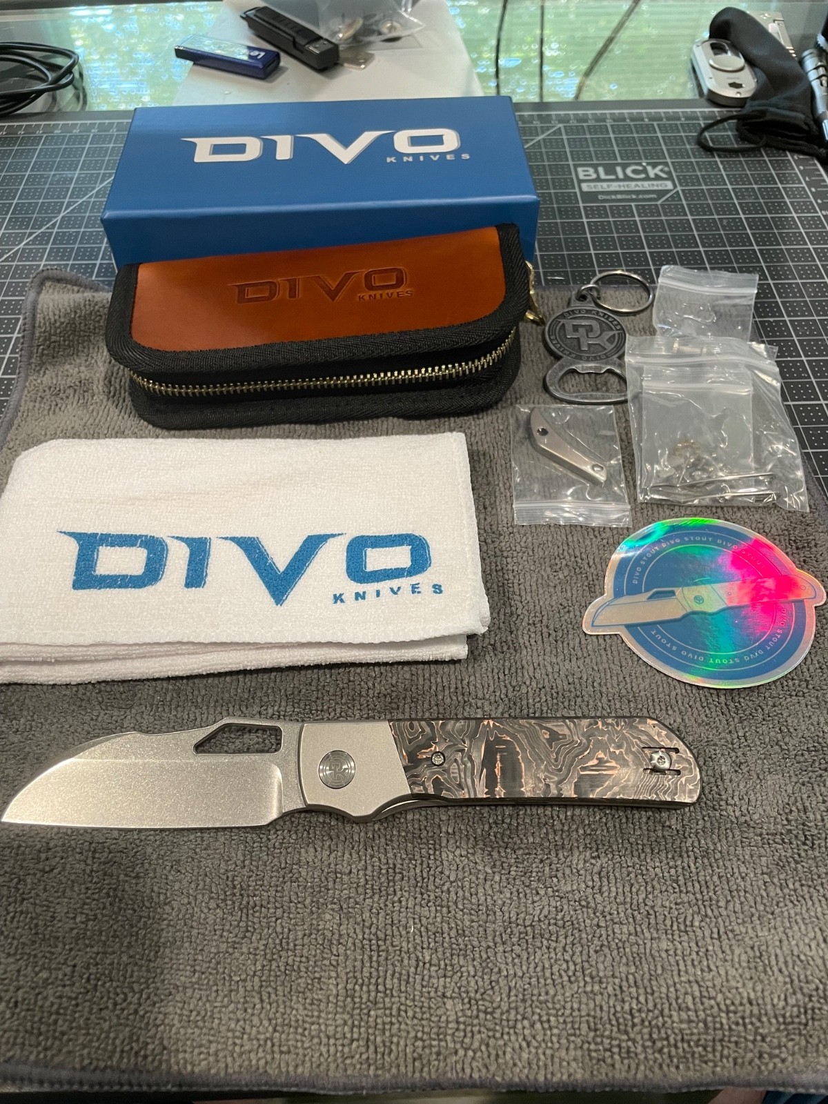 Divo Stout Version 1- 20CV blade- Copper infused carbon Fiber scales