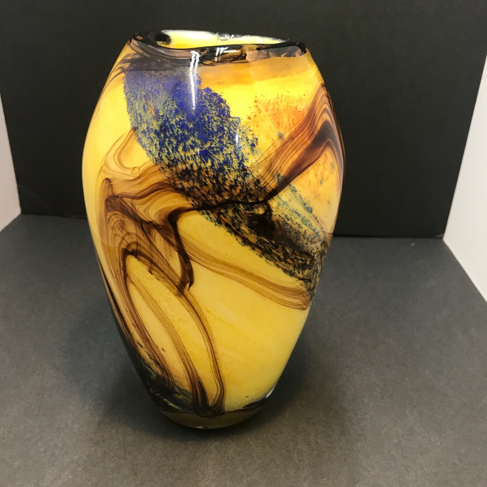 Solar Bloom Hand-Blown Glass Vase – Abstract Art Deco 6.5 pds 10″ tall, Unsigned