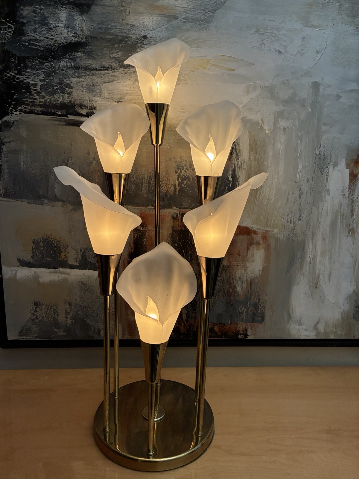 Vintage 6-light Calla Lily Table Lamp Hollywood Regency-White petals/Brass stems