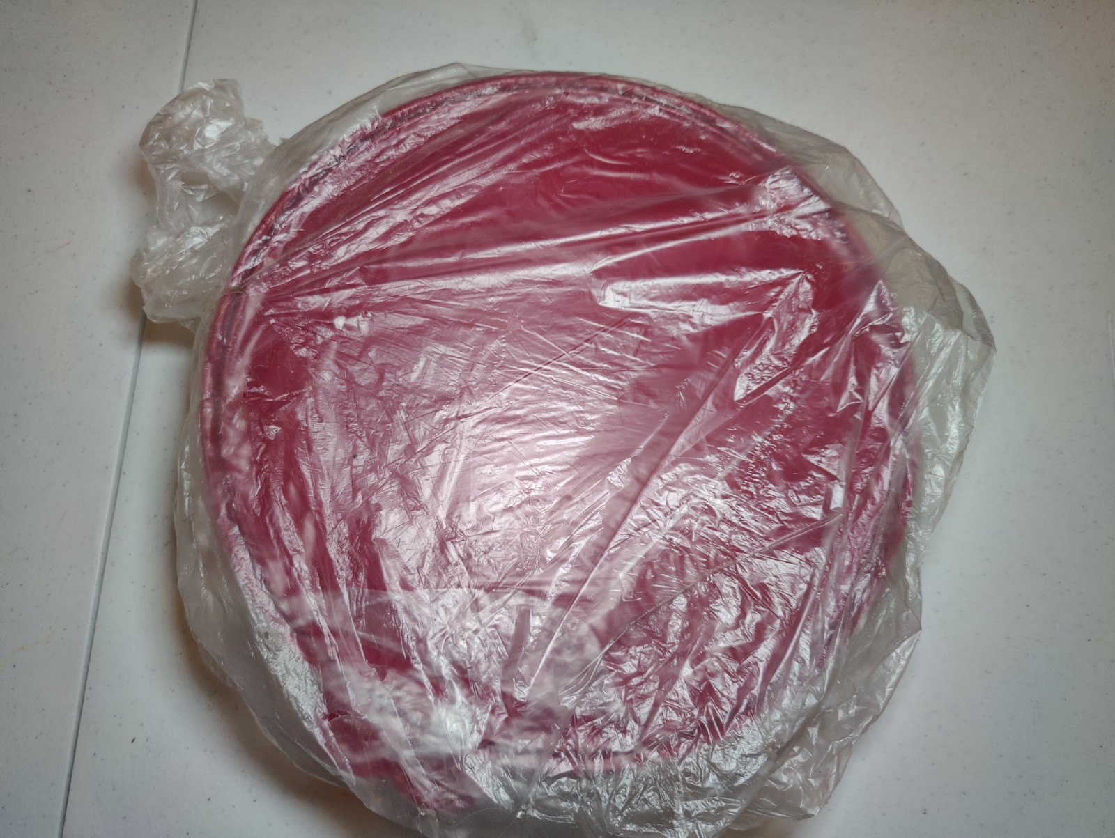 NEW Tupperware Pie Cupcake Keeper Taker 12in Round Container Clear w/ Berry Seal